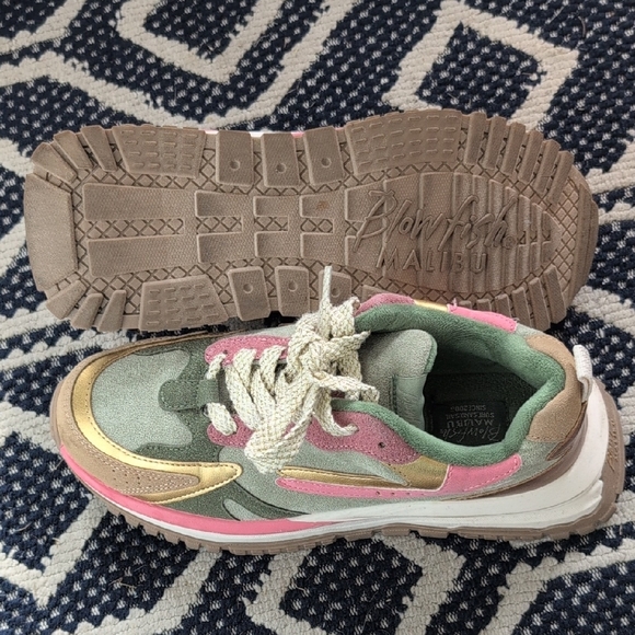 Stylish Pink and Gold Sneakers - Picture 3 of 3